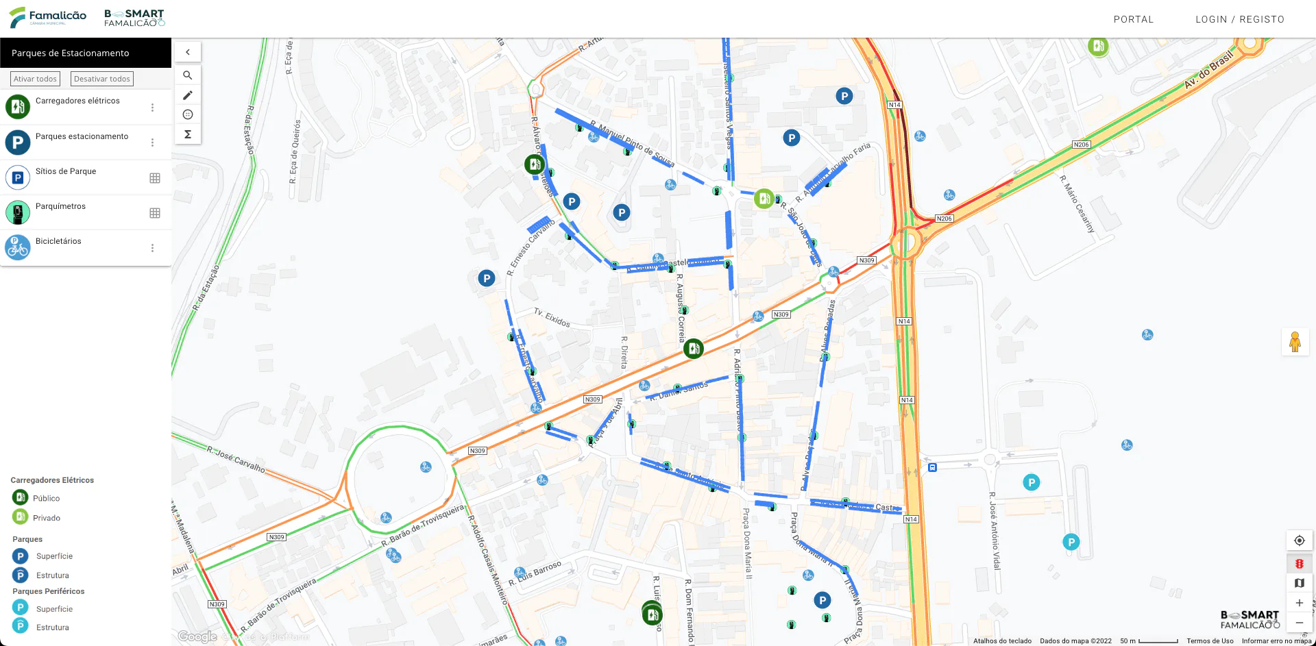 Interactive map showing parking areas, electric vehicle chargers, bicycle parking, and mobility routes in Vila Nova de Famalicão.